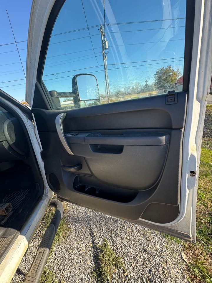 Used 2011 Chevrolet Silverado 3500 LT w/ Interior Plus Package AWD/4WD image 2