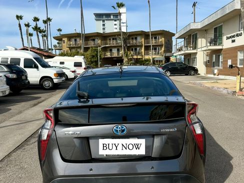 Used 2018 Toyota Prius Three Touring image 9