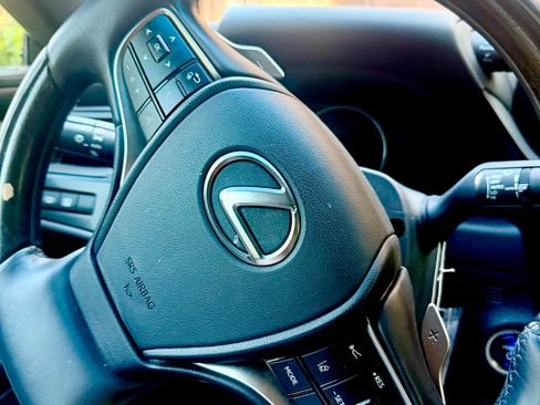 Used 2022 Lexus ES 300h Ultra Luxury w/ Accessory Package 2 FWD image 11