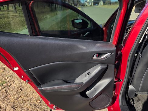 Used 2015 MAZDA MAZDA3 i Grand Touring image 8