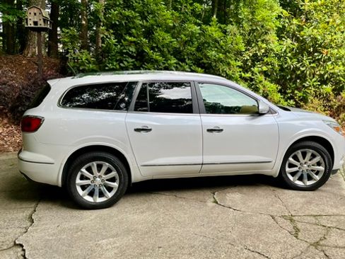 Used 2017 Buick Enclave Premium w/ Experience Buick Package FWD image 1