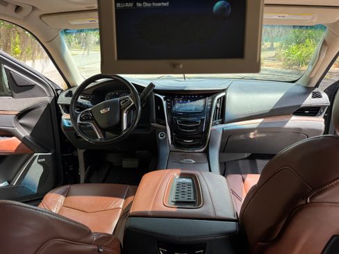 Used 2016 Cadillac Escalade Premium image 28