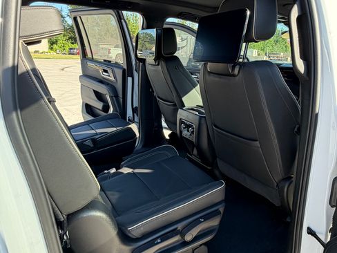 Used 2025 GMC Yukon XL Elevation w/ Elevation Premium Package AWD/4WD image 10