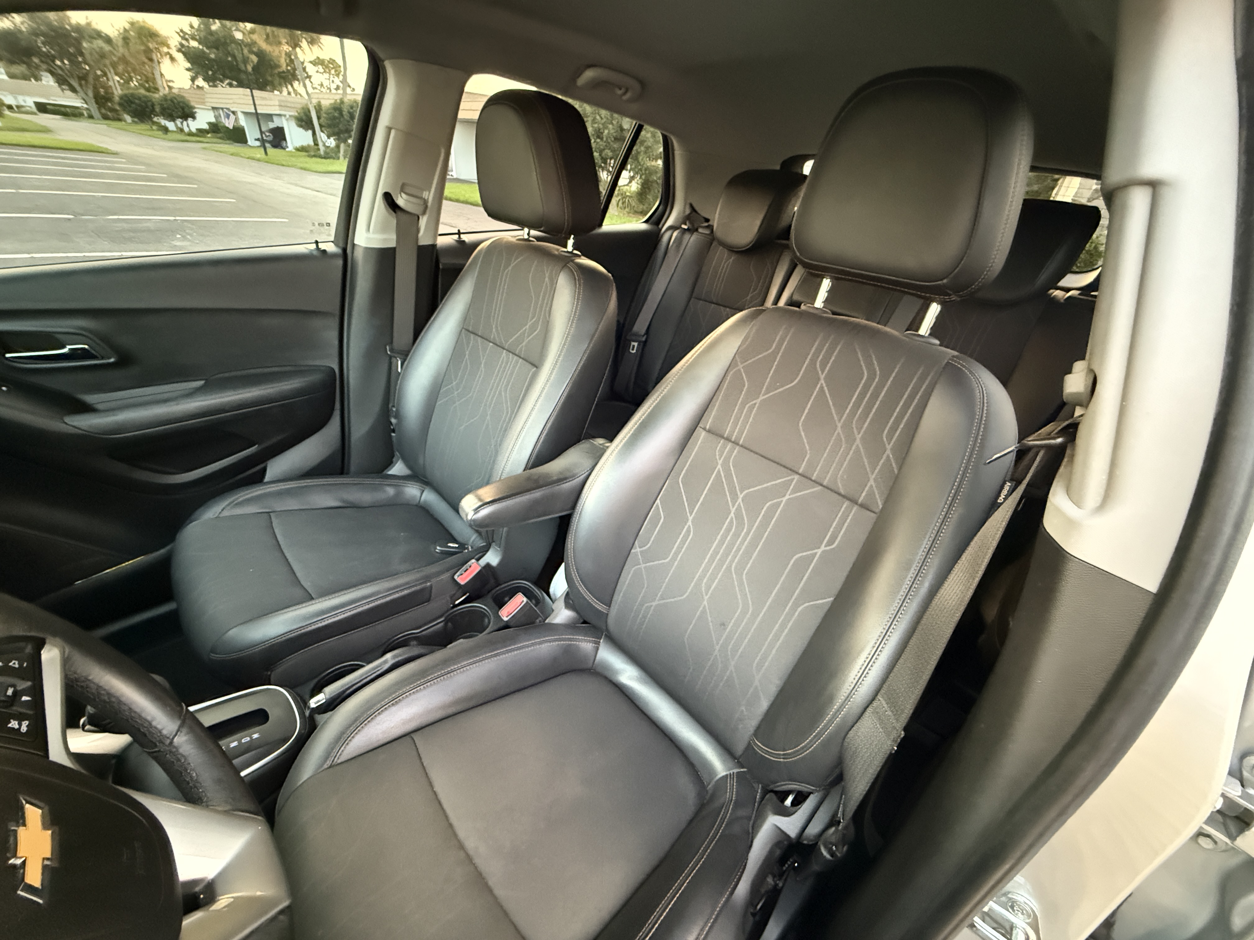 Used 2019 Chevrolet Trax LT w/ LT Convenience Package FWD image 11
