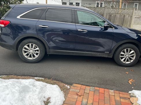 Used 2017 Kia Sorento LX image 5