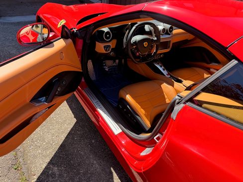 Used 2015 Ferrari California T image 13
