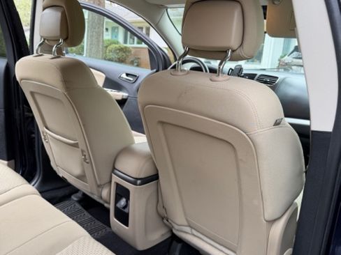 Used 2017 Dodge Journey SXT w/ Premium Group image 8