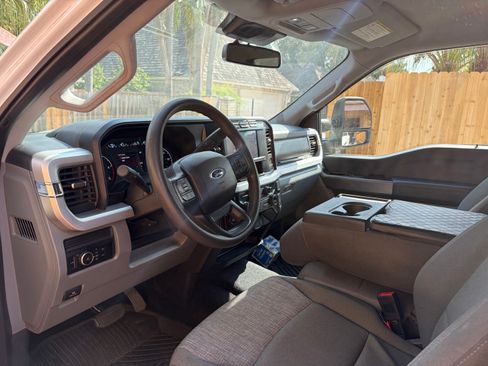 Used 2023 Ford F250 XLT AWD/4WD image 6