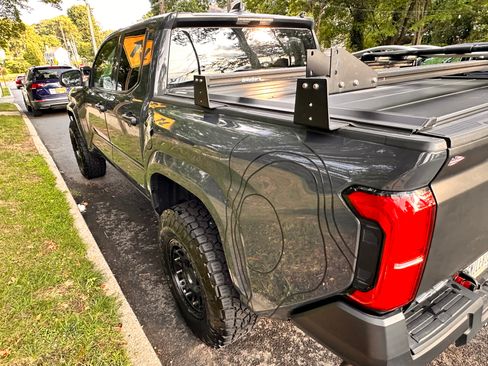 Used 2025 Toyota Tacoma SR AWD/4WD image 9