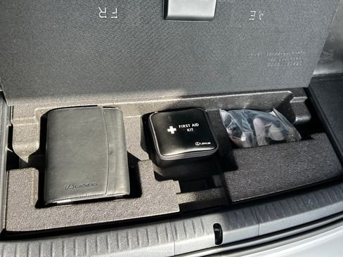 Used 2012 Lexus CT 200h Premium w/ Leather Pkg FWD image 9