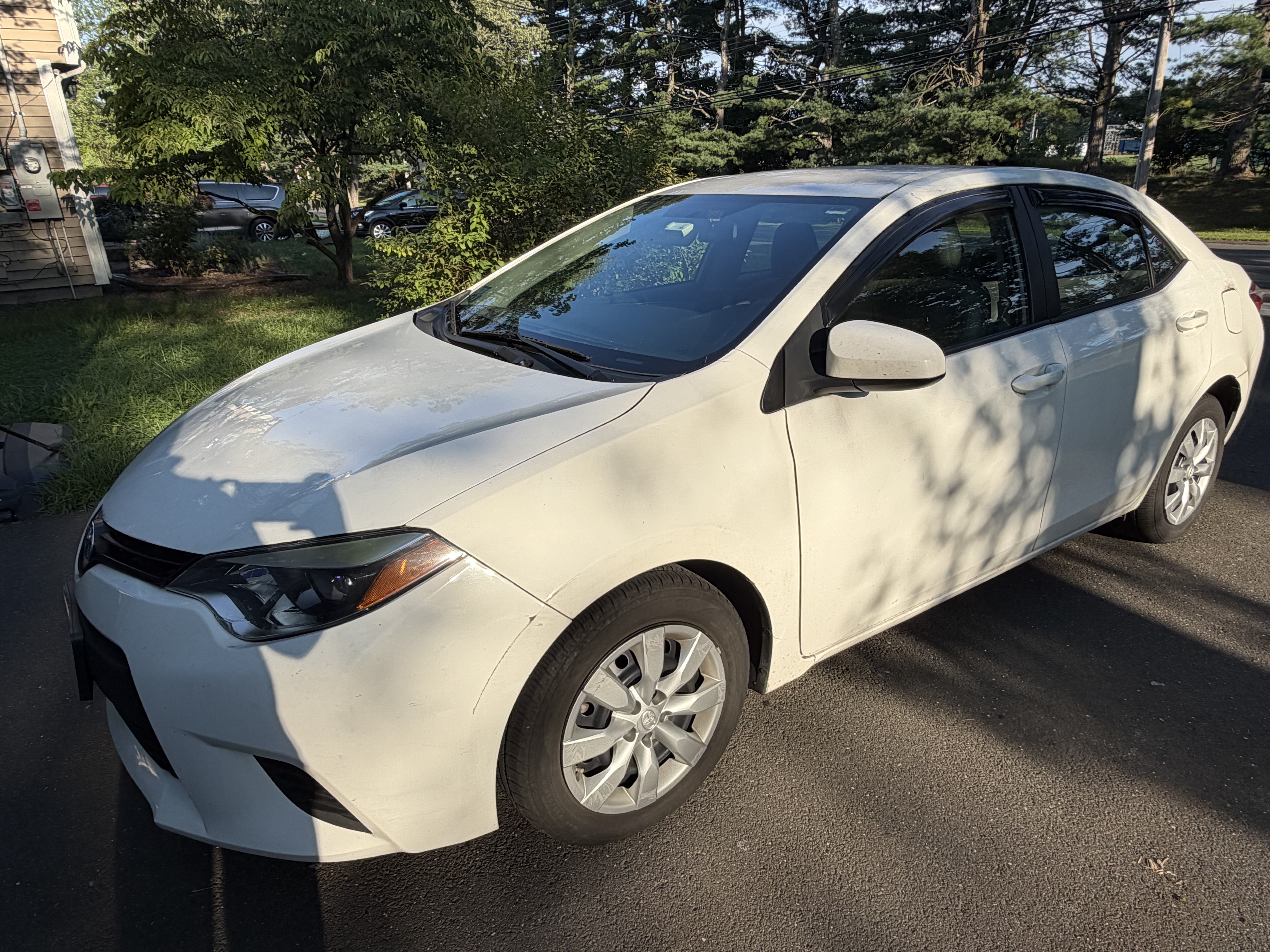 Used 2014 Toyota Corolla LE FWD image 1