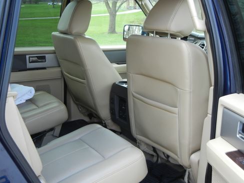 Used 2011 Ford Expedition XLT w/ 203A Rapid Spec Order Code image 9