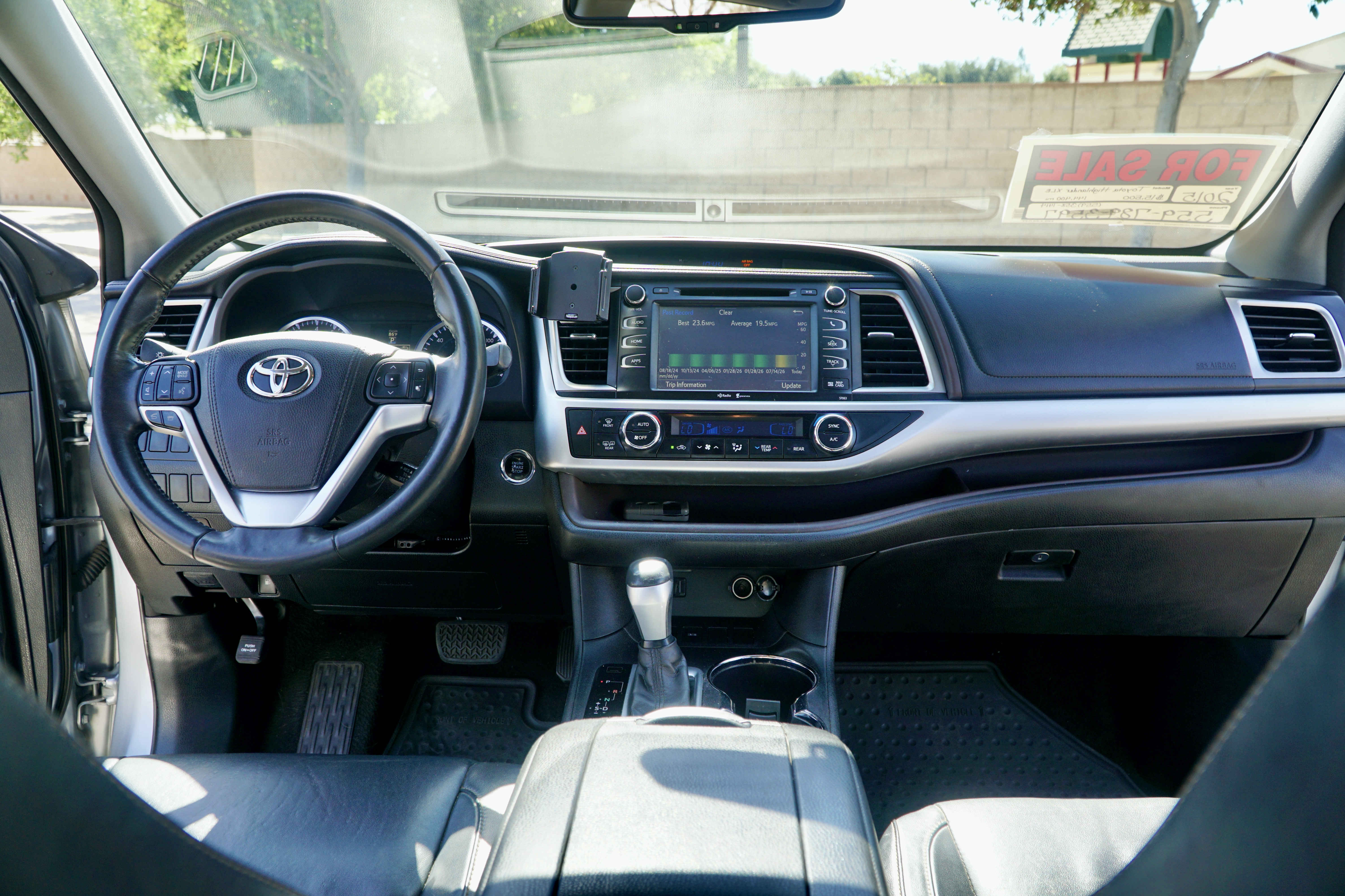 Used 2015 Toyota Highlander XLE FWD image 21