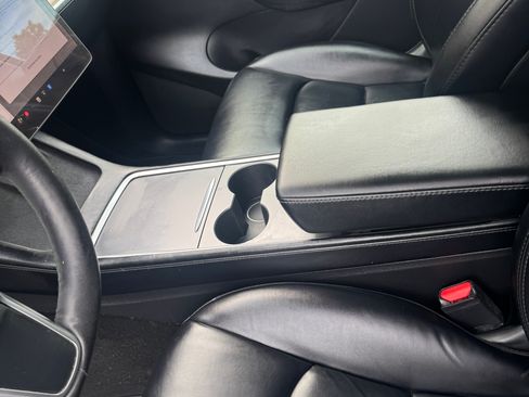 Used 2021 Tesla Model Y Long Range image 9