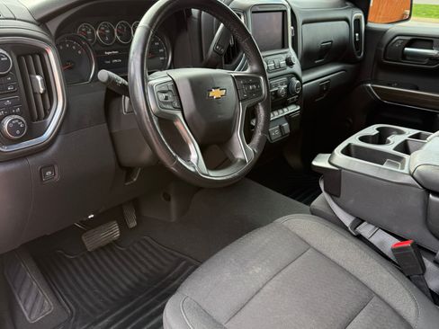 Used 2022 Chevrolet Silverado 1500 LT AWD/4WD image 9