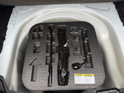 Used 2022 Toyota Corolla SE w/ Carpet Mat Package (TMS) image 13