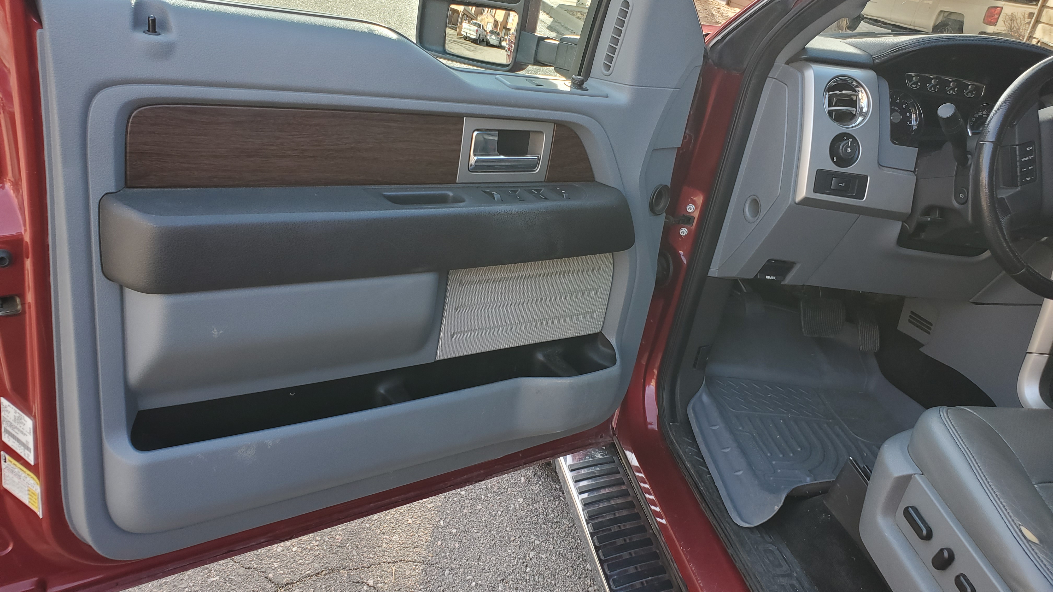 Used 2014 Ford F150 Lariat w/ Lariat Chrome Package AWD/4WD image 16