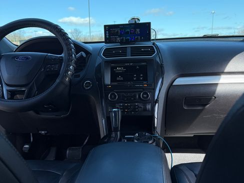 Used 2016 Ford Explorer XLT w/ Equipment Group 202A image 14