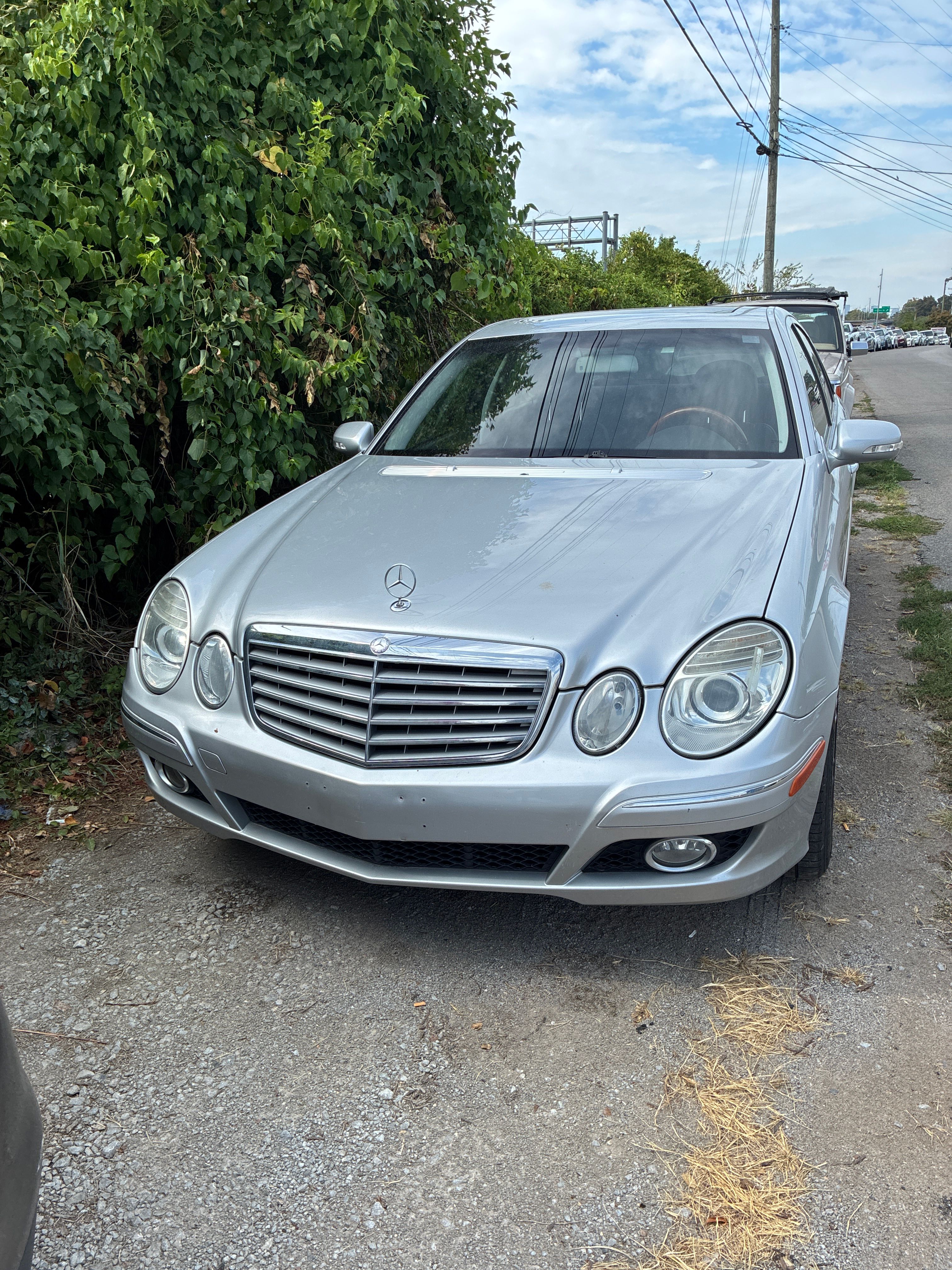 Used 2009 Mercedes-Benz E 350 4MATIC Sedan image 2