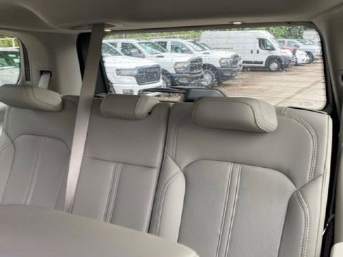 Used 2023 Jeep Wagoneer Series III w/ Premium Group I image 11