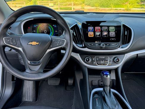 Used 2018 Chevrolet Volt LT image 9