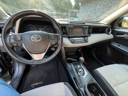 Used 2017 Toyota RAV4 XLE FWD image 8