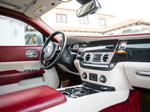 Used 2017 Rolls-Royce Wraith image 13