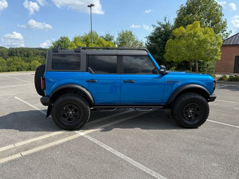 Used 2023 Ford Bronco Wildtrak image 2