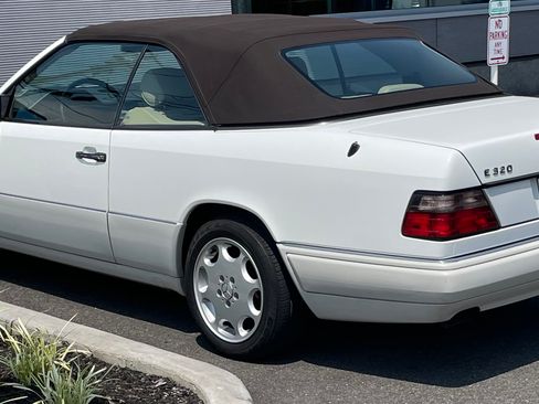 Used 1995 Mercedes-Benz E 320 Convertible image 8