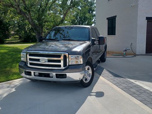 Used 2006 Ford F250 Lariat image 2