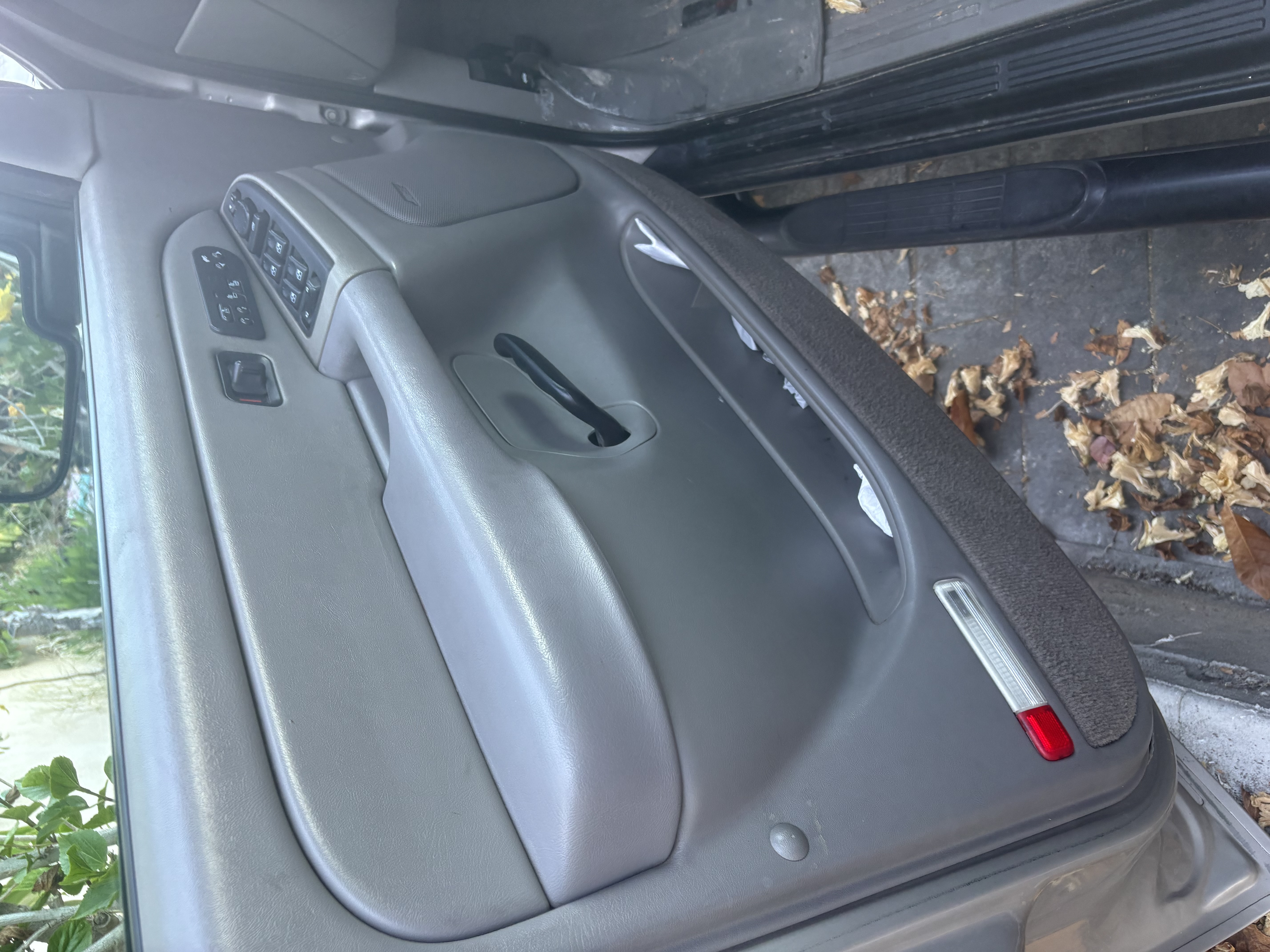 Used 2005 Chevrolet Avalanche Z71 w/ Preferred Equipment Group AWD/4WD image 13