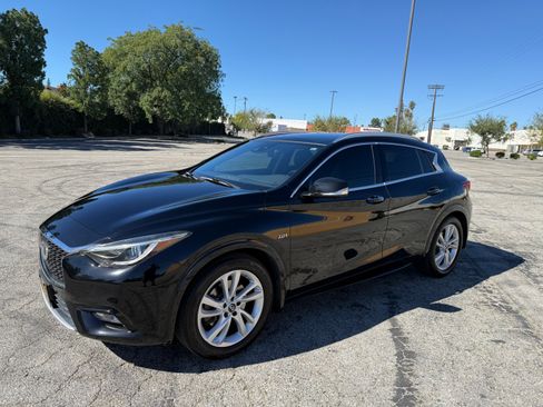 Used 2018 INFINITI QX30 w/ Navigation Package image 10