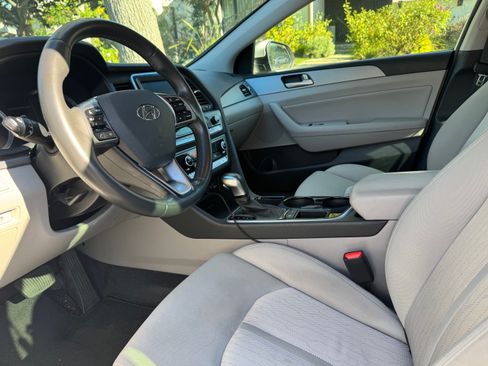 Used 2019 Hyundai Sonata Plug-In Hybrid image 8