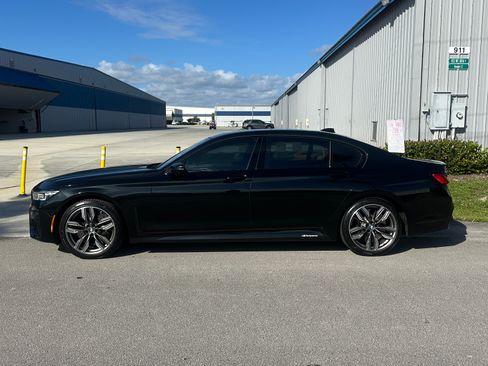 Used 2022 BMW M760i xDrive w/ Luxury Rear Seating Package image 1