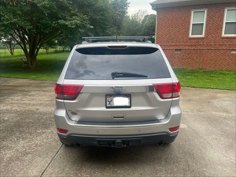 Used 2011 Jeep Grand Cherokee Overland AWD/4WD image 8
