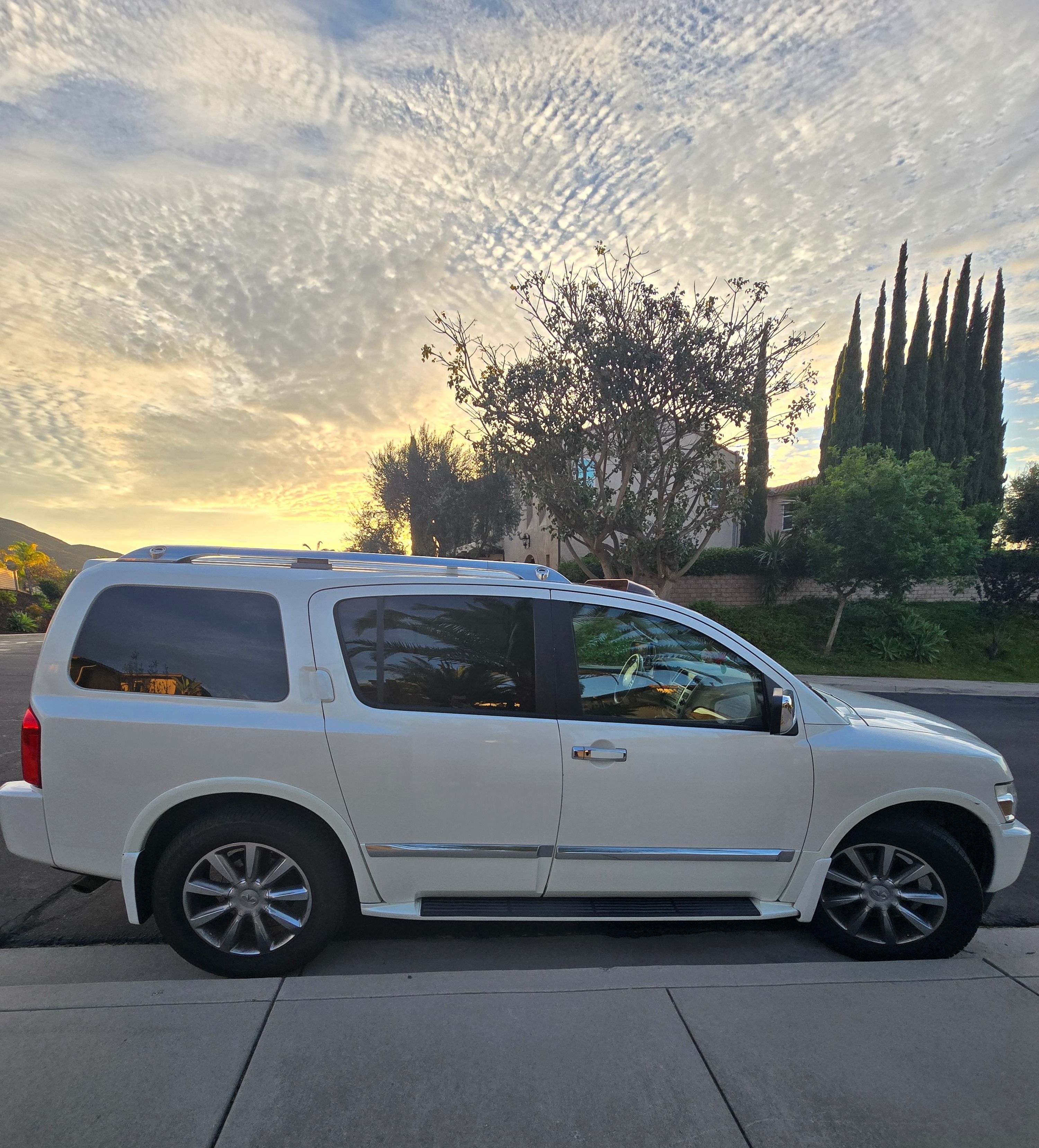 Used 2010 INFINITI QX56 2WD image 1