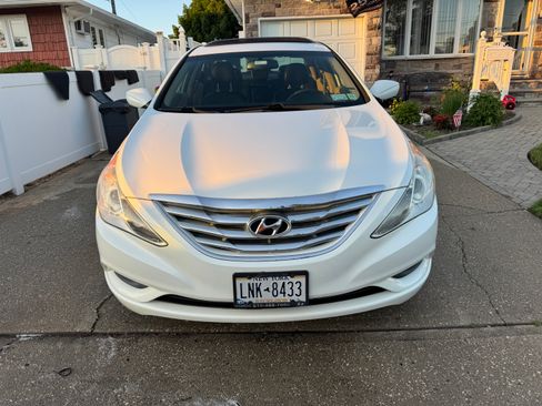 Used 2012 Hyundai Sonata GLS FWD image 2