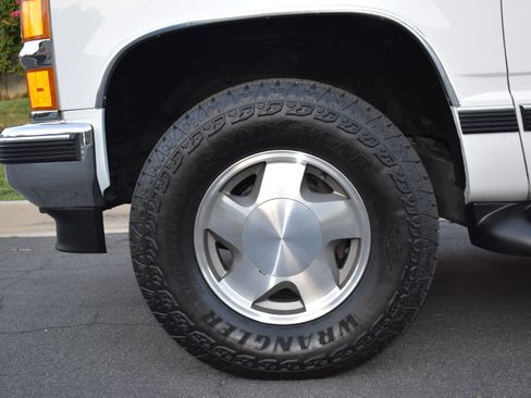 Used 1999 Chevrolet Tahoe 4WD 2-Door w/ Preferred Equipment Group image 27