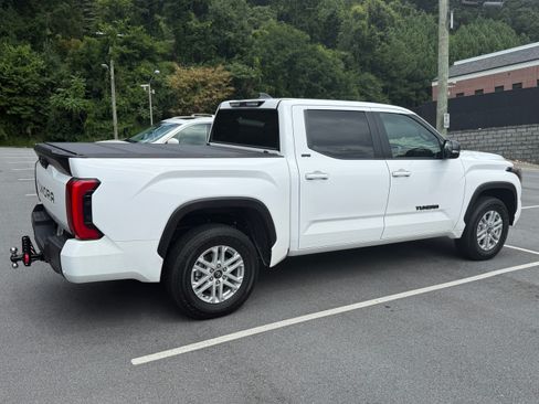 Used 2026 Toyota Tundra SR5 w/ SR5 Premium Package AWD/4WD image 12