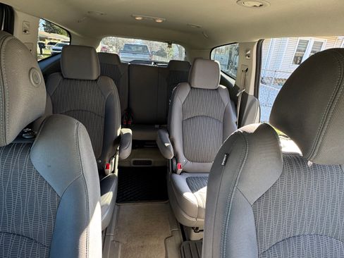 Used 2017 Chevrolet Traverse LT image 8