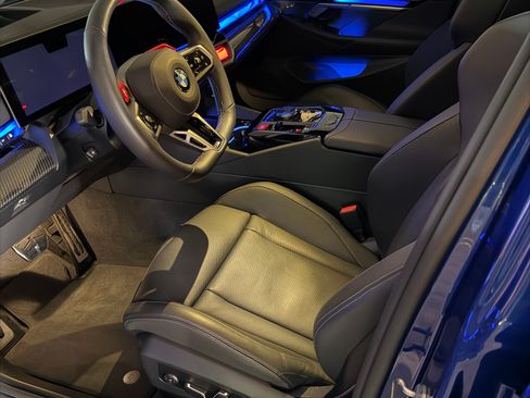 Used 2025 BMW M5 w/ Carbon Package image 12