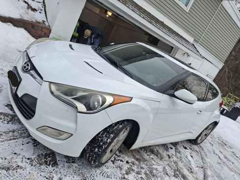 Used 2014 Hyundai Veloster w/ Style Package 02 image 1