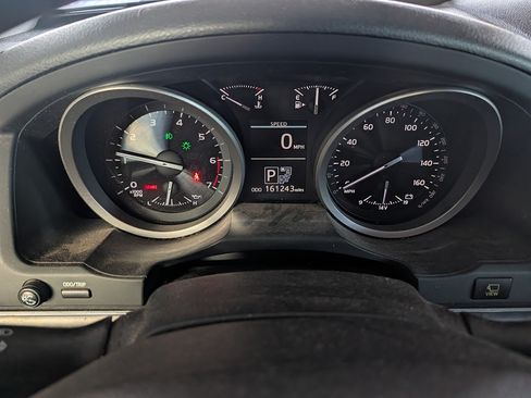 Used 2013 Toyota Land Cruiser image 22