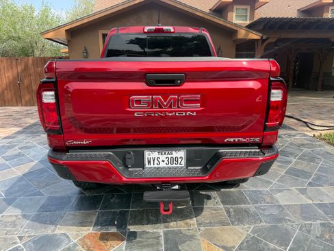 Used 2026 GMC Canyon AT4X AWD/4WD image 8
