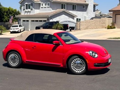 Used 2013 Volkswagen Beetle 2.5 FWD image 1