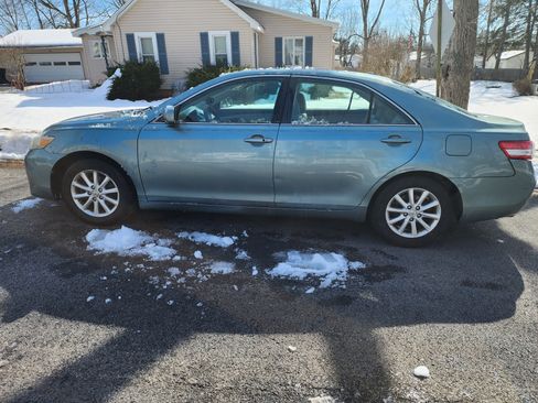 Used 2011 Toyota Camry XLE w/ XLE Extra-Value Pkg #1 image 1