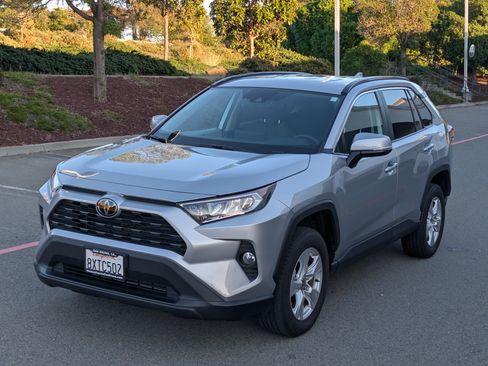 Used 2021 Toyota RAV4 XLE image 21