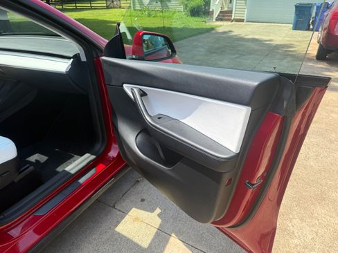 Used 2021 Tesla Model Y Long Range AWD/4WD image 17