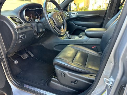 Used 2020 Jeep Grand Cherokee Limited w/ Luxury Group II image 22