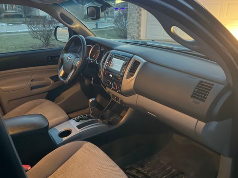 Used 2013 Toyota Tacoma 4x4 Double Cab image 8